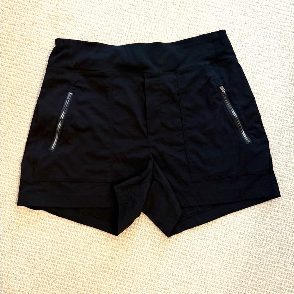 Athleta Trekkie North Short - Black - 6